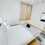 Two Bedroom Apartment In Paddington